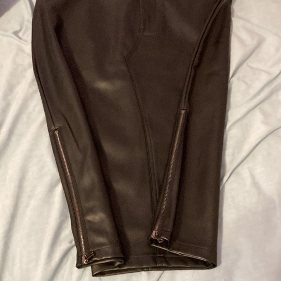 Bebe black faux leather dbl zip skirt - Picture 11 of 11